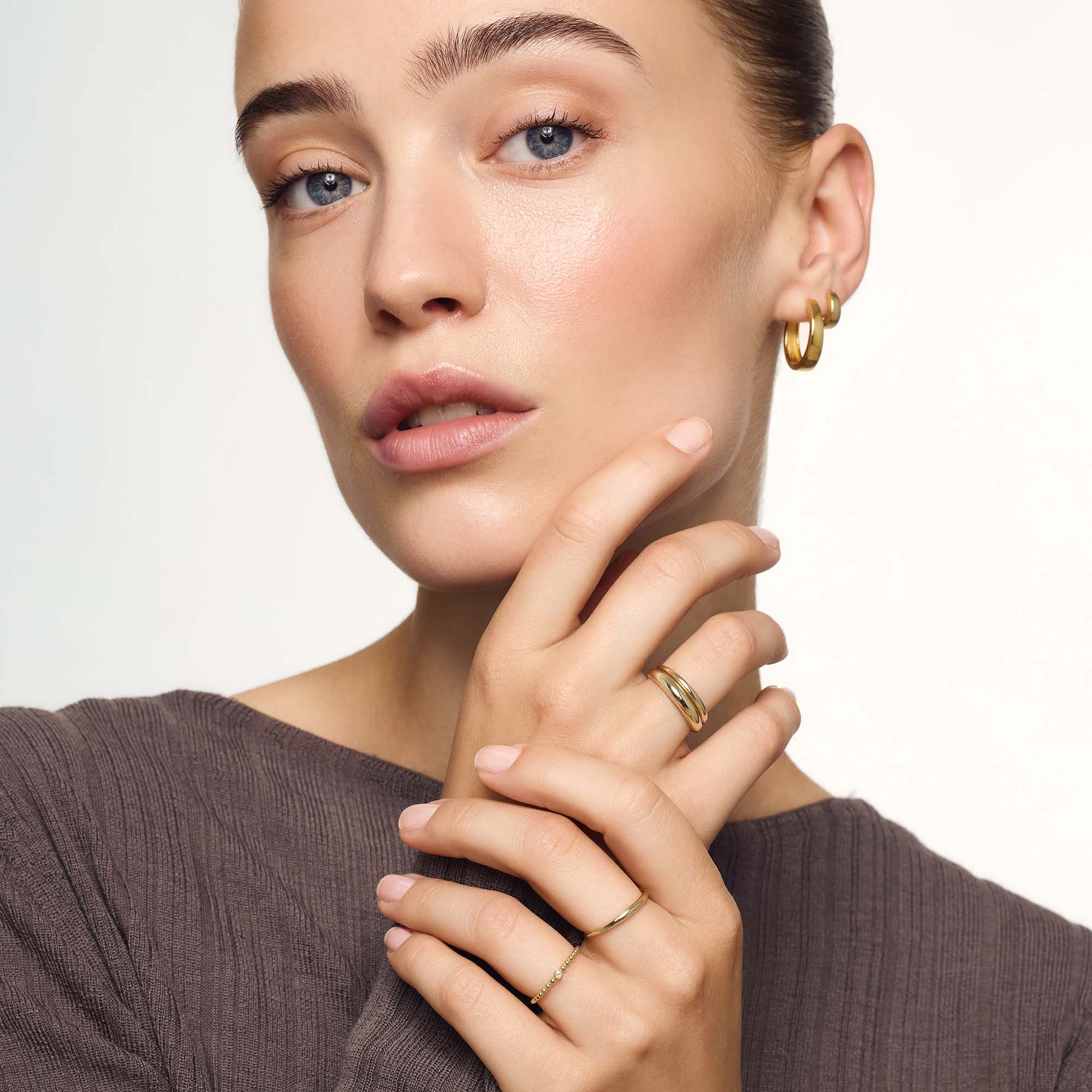 Gia Hoops | Gold